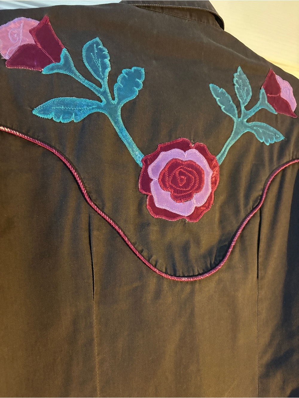 Beautifully Detailed Button Down Shirt - Picture 4 of 5